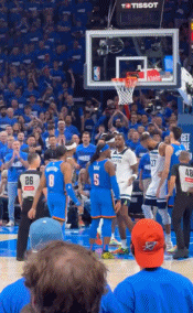 看不惯?！里德to多特：别假摔了 那是糟糕的篮球老兄！