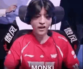 有唇语大师吗？昨天Monki SOLO赢了369后疑似喊了一句：废物？